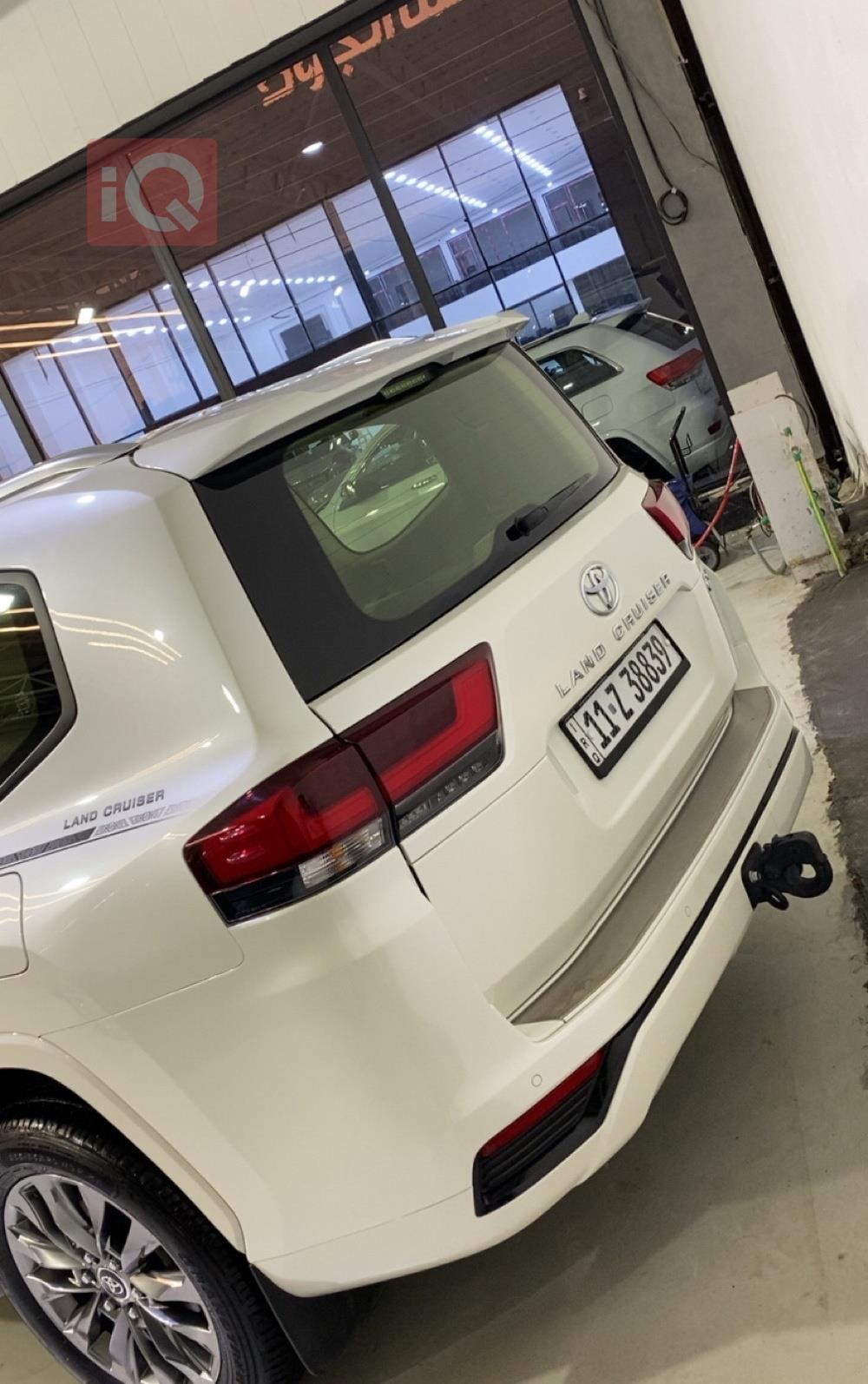 تۆیۆتا لاند کروزەر